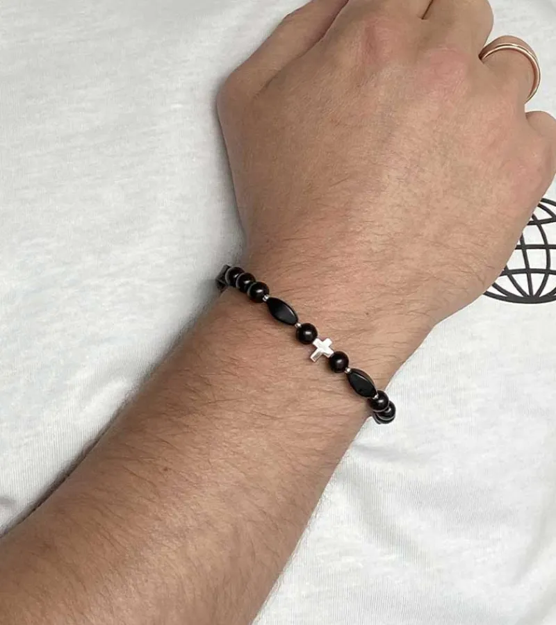 By Gabay , Armbånd med sølvkors, glas- og træperler* Studentergaver|Gave-ideer