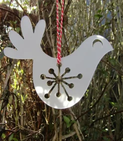 Josephine Blay Fredsdue ophæng i akryl, af* Konfirmationshilsner|Kirker Og Foreninger