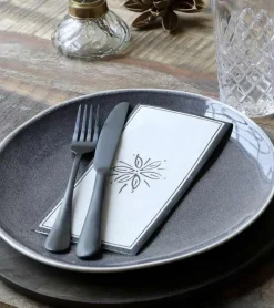 Chic Antique Grå serviet med blomst* Bolig