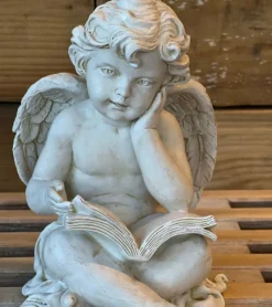 La Vida Gravpynt, engel siddende med bog.* Kirkegården|Sorg-bearbejdning