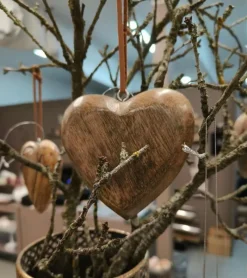 Gilde Hjerteophæng i mangotræ, 11 cm* Konfirmationshilsner|Kirker Og Foreninger