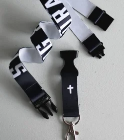 MeAndMyHouse Keyhanger: Strong & courageous* Små Gaver|Accessories