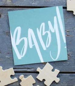 MeAndMyHouse Kvadratisk Postkort: BABY* Kort|Papirvarer