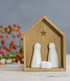 Ru00e4der Design Stories Lille Krybbespil i stald* Krybbespil|Jul