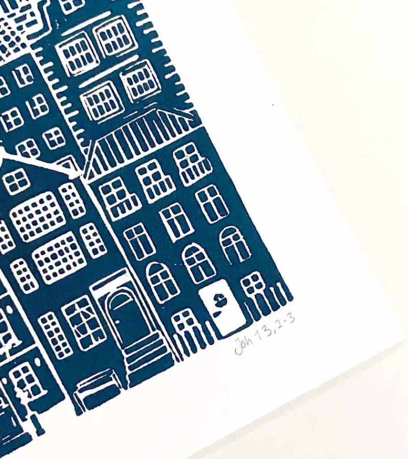 Inge Marie Kirketerp Hansen Linoleumstryk: I min faders hus er der mange boliger, A3 Plakat, Mørkeblå* Mors Dag|Gave-ideer