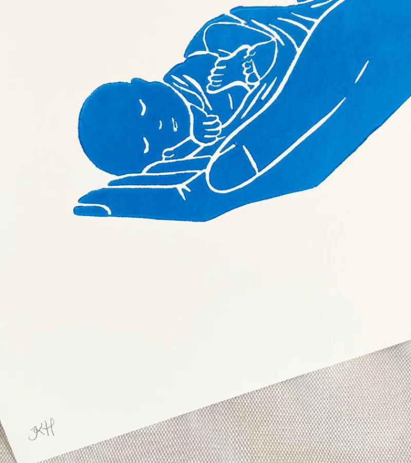 Inge Marie Kirketerp Hansen Linoleumstryk: Lille Guds barn, A4 Plakat, Blå*Børn Barnedåb|Gave-ideer