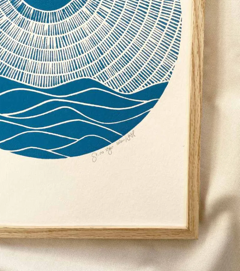 Inge Marie Kirketerp Hansen Linoleumstryk, Se nu stiger solen, Blå, A3 Plakat* Bryllup|Gave-ideer