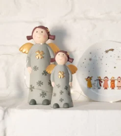 Ru00e4der Design Stories Tallerken med Heaven sisters* Gave-ideer|Julepynt